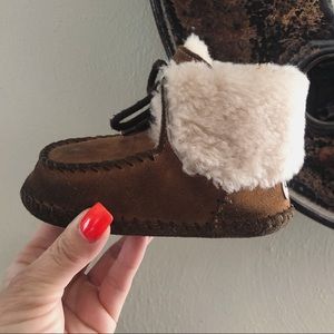 ugg moccasin boots